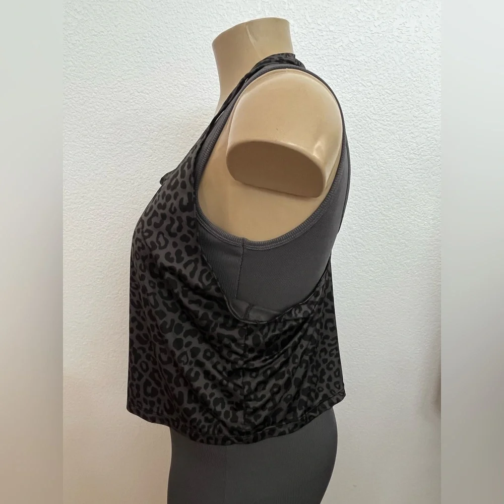 Nike Women's 1x Gray/Black Dri-Fit One Slim Fit Plus‎ Leopard Print Tank Top.